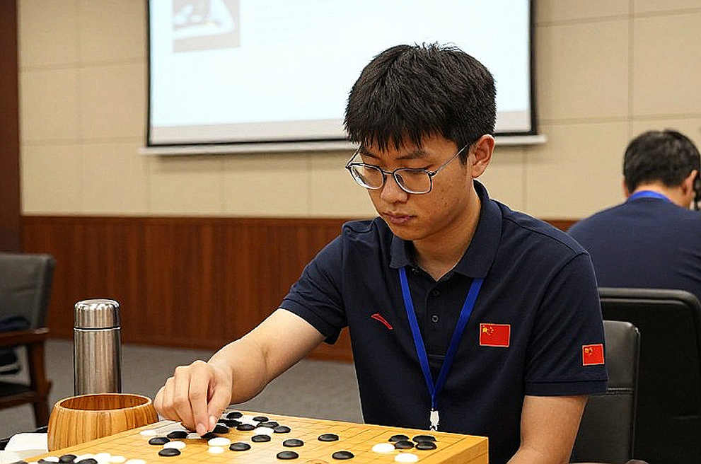 Phòng thủ Scandinavia trong 60 phút: khi tên tuổi Carlsen trở thành mỏ neo niềm tin