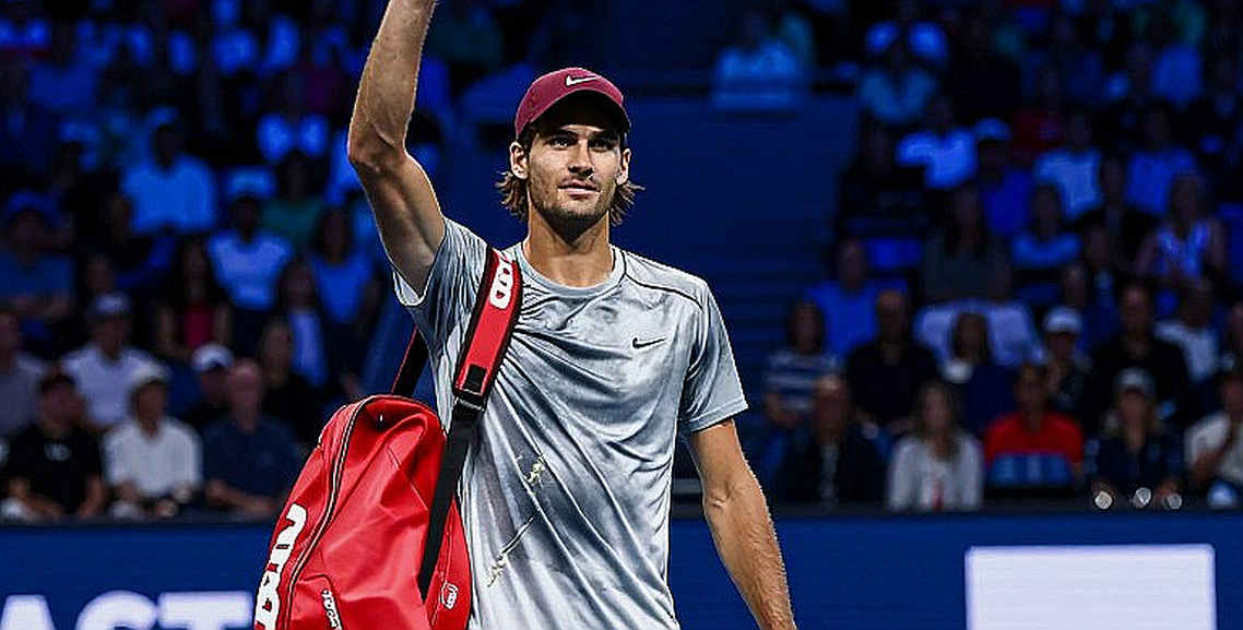 Lỗi dán nhãn dữ liệu chấn thương: khi một bản tin drone lọt vào hồ sơ quần vợt