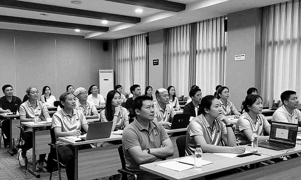 Phòng tập không đèn: Hệ thống lặng lẽ nuôi cầu lông Nhật Bản sau thời Kento Momota