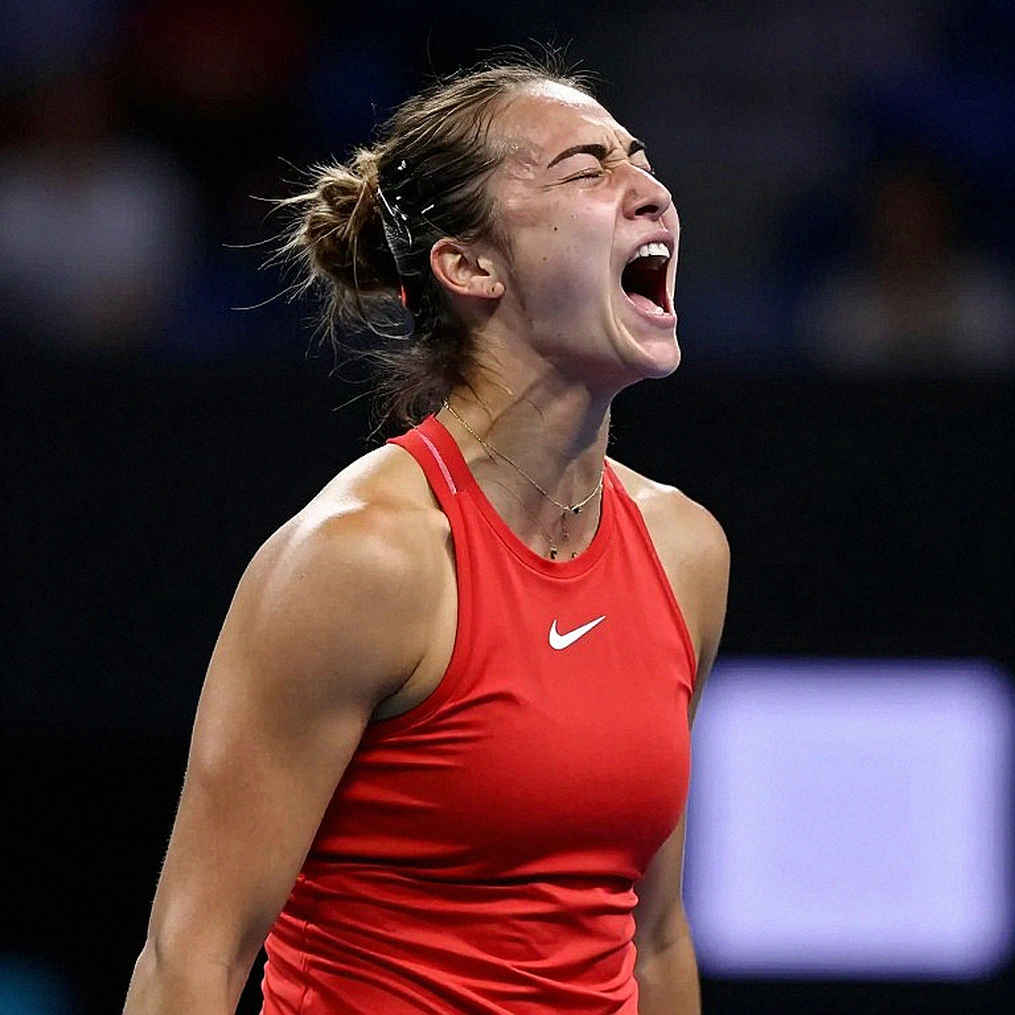 Zheng Qinwen hạ Elina Svitolina vào bán kết China Open: khi bảng xếp hạng kể câu chuyện cũ và mặt sân kể câu chuyện mới